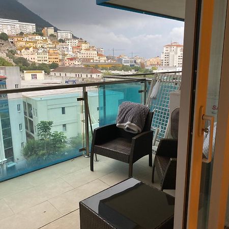 Swimming Pools Apartment In Ocean Village - 2 Bed 2 Bath Rock View غيبرالتار المظهر الخارجي الصورة