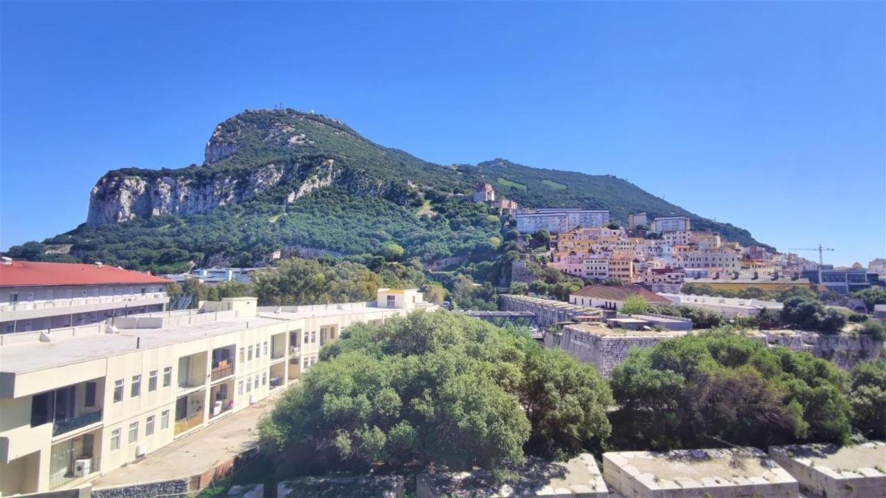 Swimming Pools Apartment In Ocean Village - 2 Bed 2 Bath Rock View غيبرالتار المظهر الخارجي الصورة