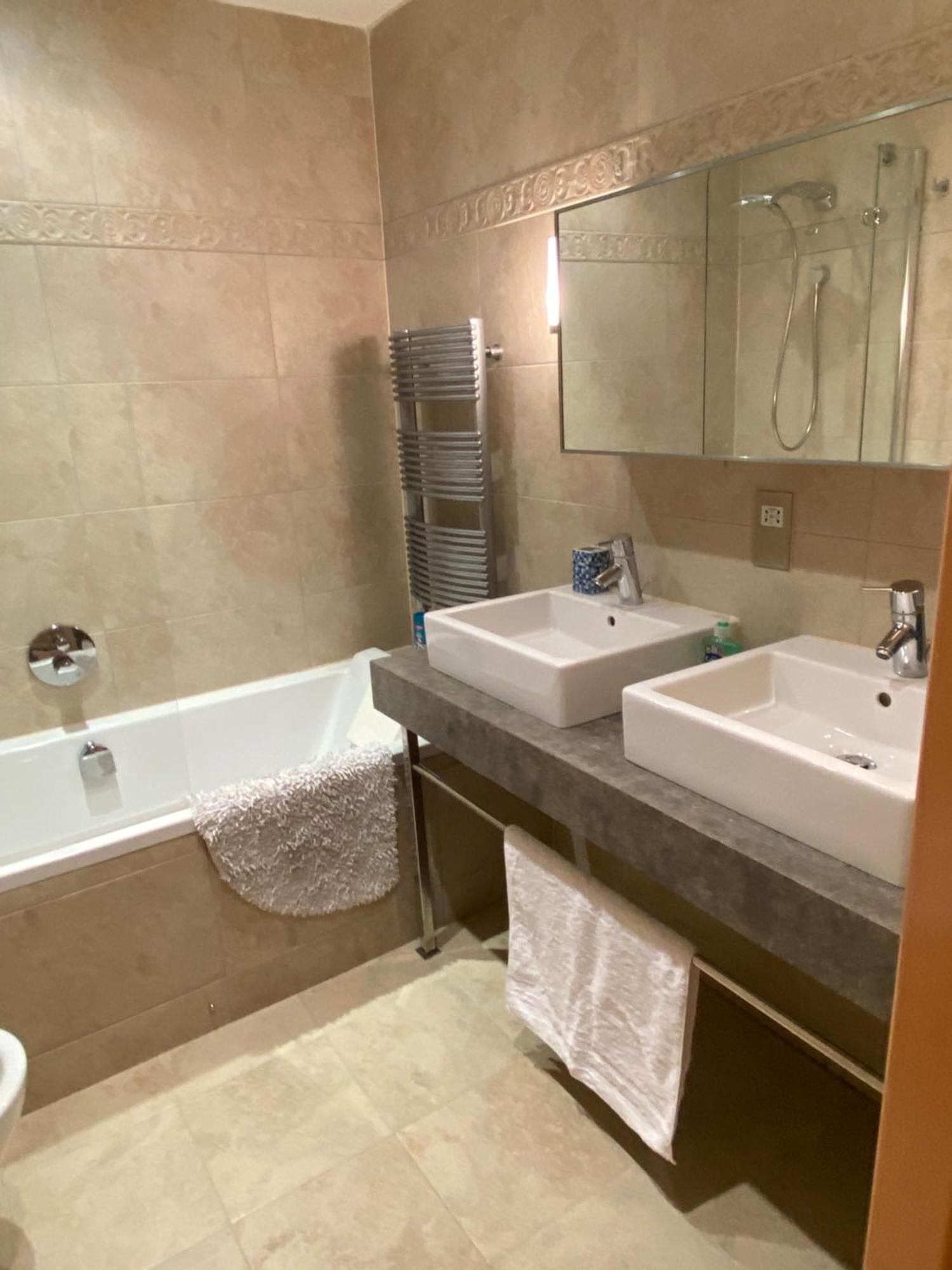 Swimming Pools Apartment In Ocean Village - 2 Bed 2 Bath Rock View غيبرالتار المظهر الخارجي الصورة