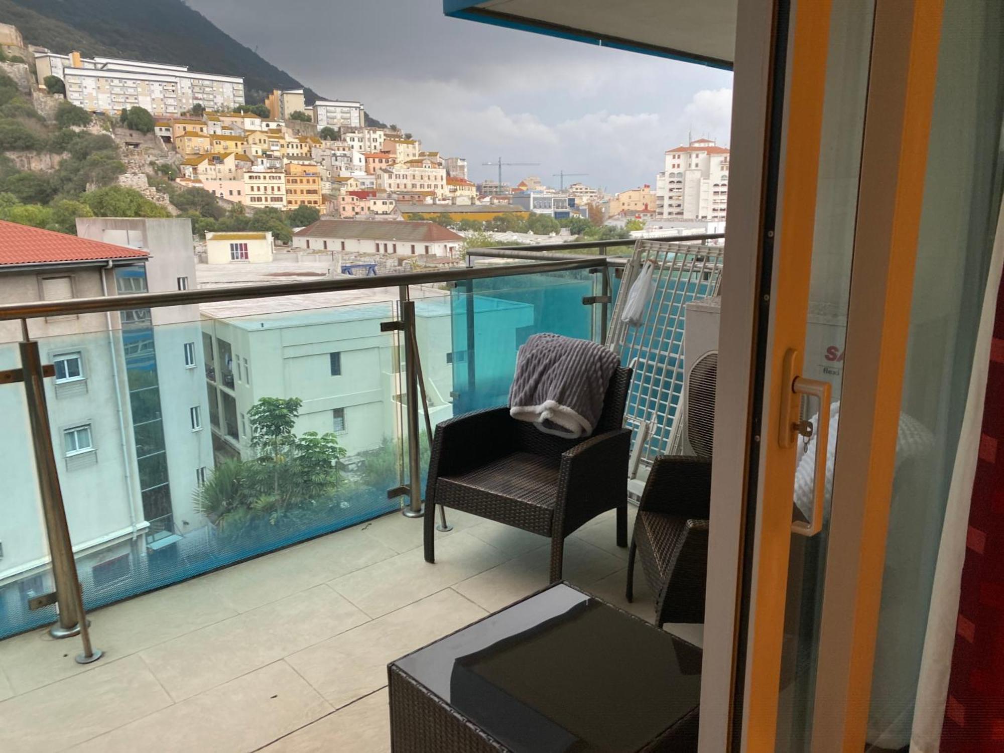 Swimming Pools Apartment In Ocean Village - 2 Bed 2 Bath Rock View غيبرالتار المظهر الخارجي الصورة